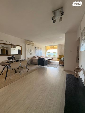 ד"ר אברהם אליהו הרכבי 