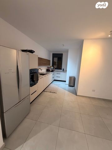 דירת גן, שמעון פרס, מורשת, מודיעין מכבים רעות