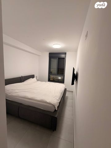 דירת גן, שמעון פרס, מורשת, מודיעין מכבים רעות