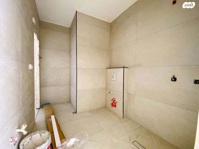 דירה, שדרות גלוסקין, ב' / צפון מערב העיר, רחובות