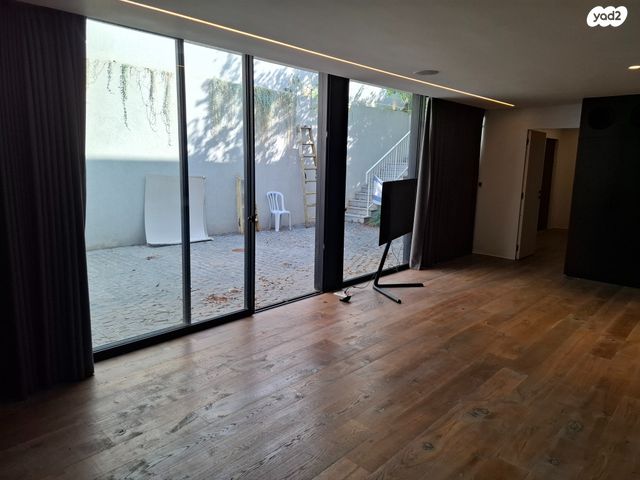 דירת גן, נאוה סמל, צומת סביון, קרית אונו