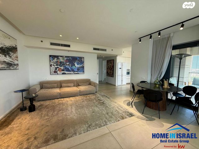 דירה, ניסים אלוני, צמרות איילון, פארק צמרת, תל אביב יפו