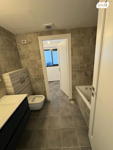 דירה, הרב הרצוג 6, צפון מערב מרכז העיר, נתניה