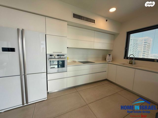 דירה, ניסים אלוני, צמרות איילון, פארק צמרת, תל אביב יפו