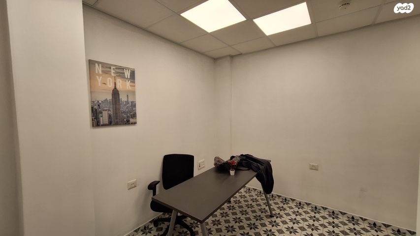 משרדים, דרך העצמאות, שער פלמר, תחנת רכבת השמונה, חיפה