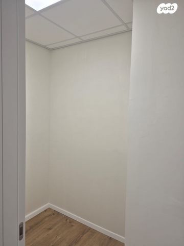 משרדים, רמתיים, הוד השרון