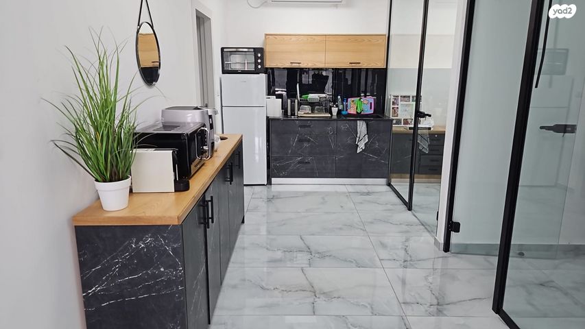 מבני תעשיה, הנס מולר 24, אזור תעשיה קרית ביאליק, אזור תעשיה צור שלום, קרית ביאליק