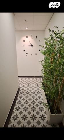 משרדים, דרך העצמאות, שער פלמר, תחנת רכבת השמונה, חיפה