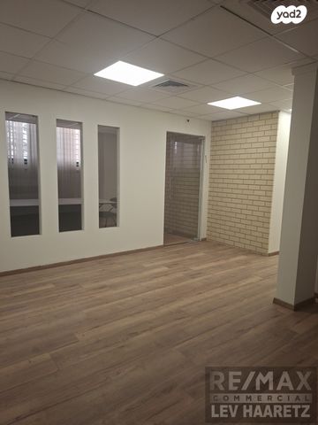 משרדים, ראש העין