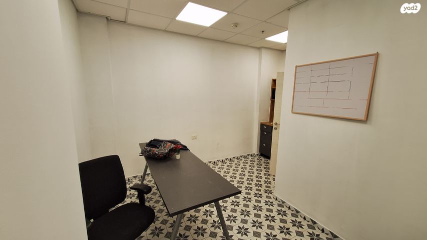 משרדים, דרך העצמאות, שער פלמר, תחנת רכבת השמונה, חיפה