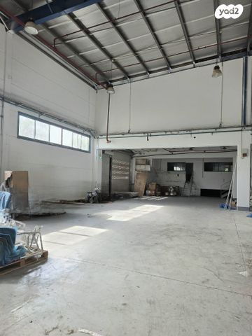 מבני תעשיה, קיסריה