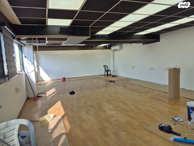 חנויות/ שטח מסחרי, רחובות