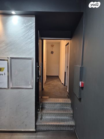 חנויות/ שטח מסחרי, רחובות