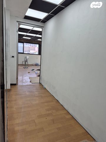 חנויות/ שטח מסחרי, רחובות