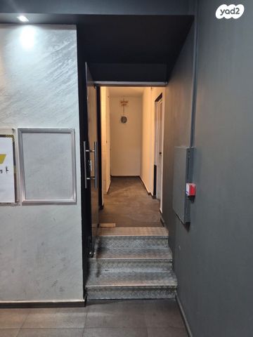 חנויות/ שטח מסחרי, רחובות