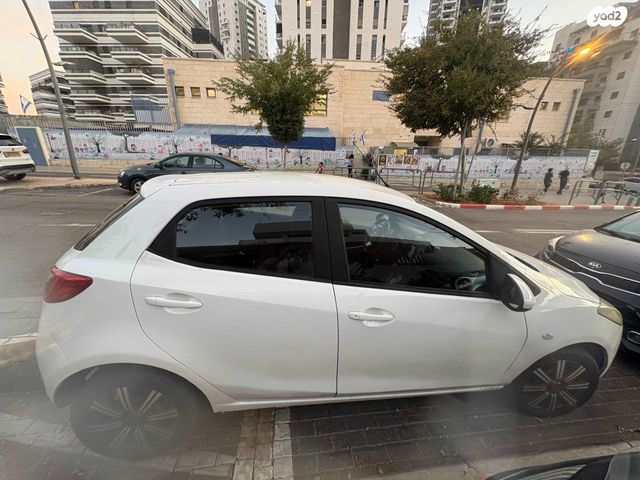 מודעת רכב מאזדה 2