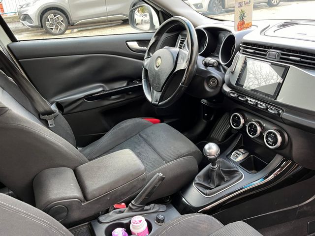 אלפא רומיאו ג'ולייטה