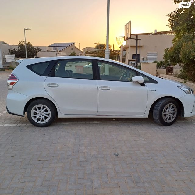 טויוטה פריוס פלוס