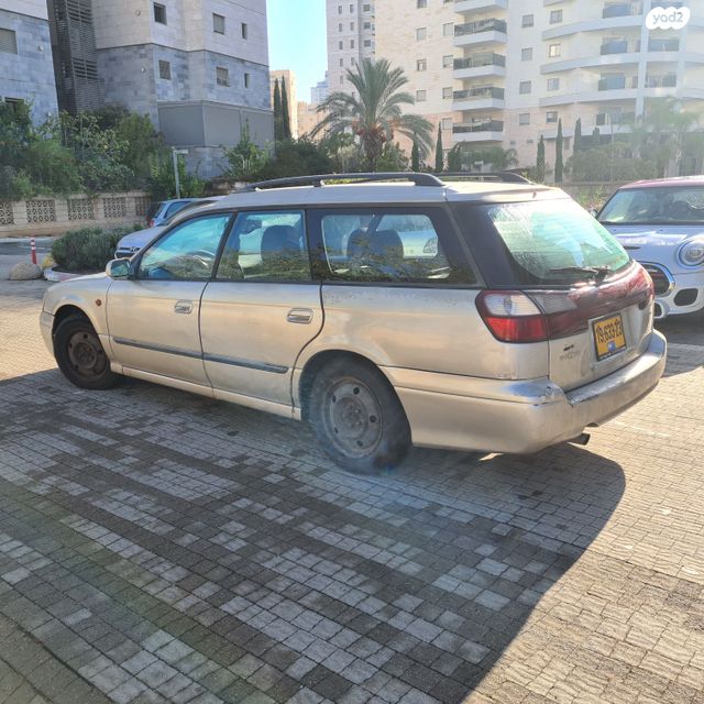 סובארו B4/לגאסי