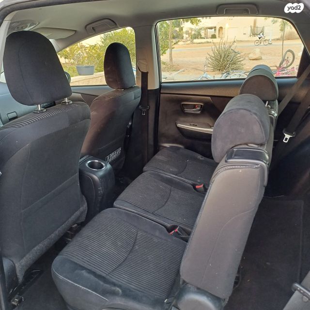 טויוטה פריוס פלוס