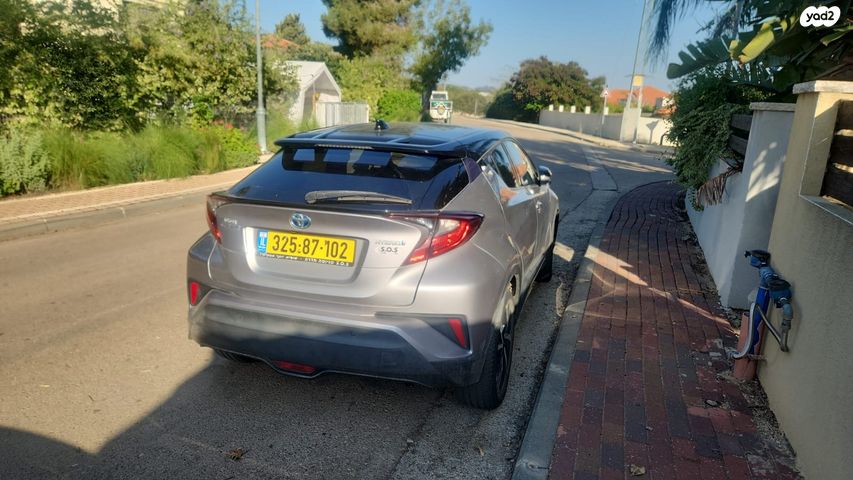 מודעת רכב טויוטה C-HR
