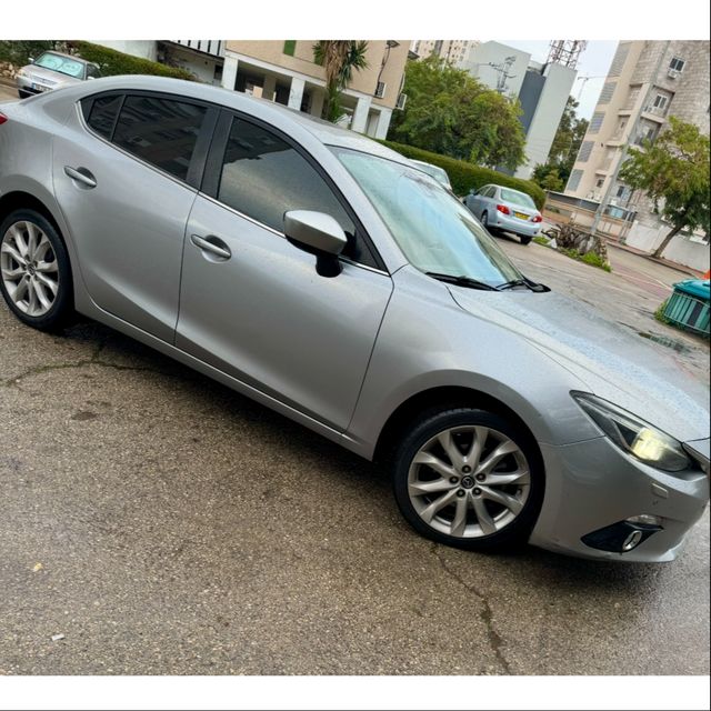 מודעת רכב מאזדה 3