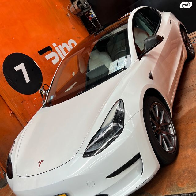 מודעת רכב טסלה מודל 3