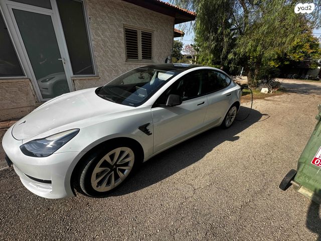 מודעת רכב טסלה מודל 3