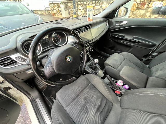 אלפא רומיאו ג'ולייטה