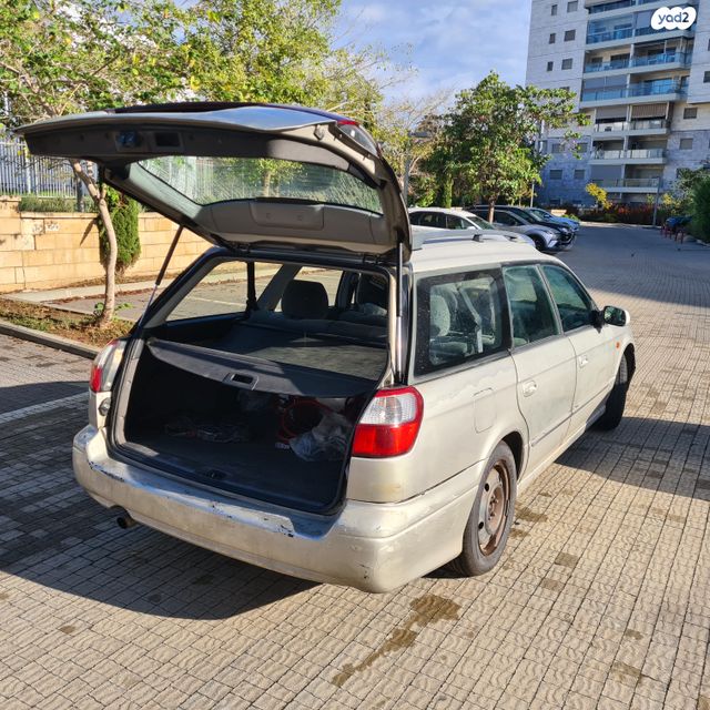 סובארו B4/לגאסי