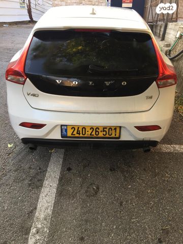 וולוו V40