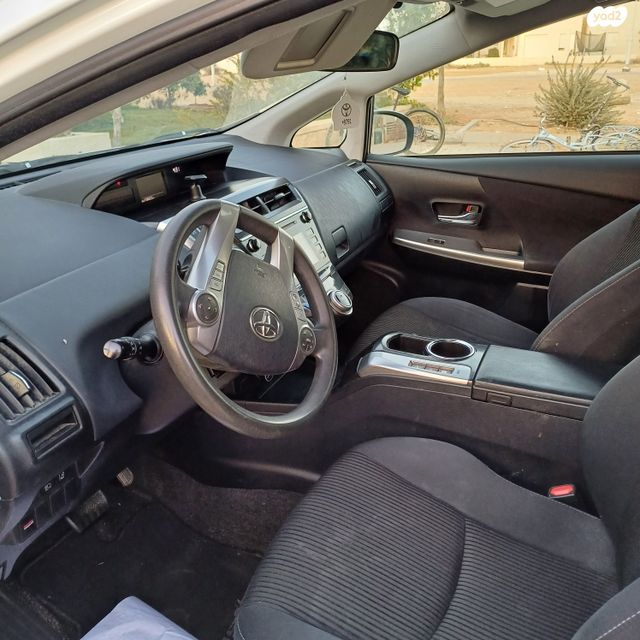 טויוטה פריוס פלוס