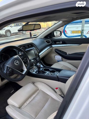 ניסאן מקסימה