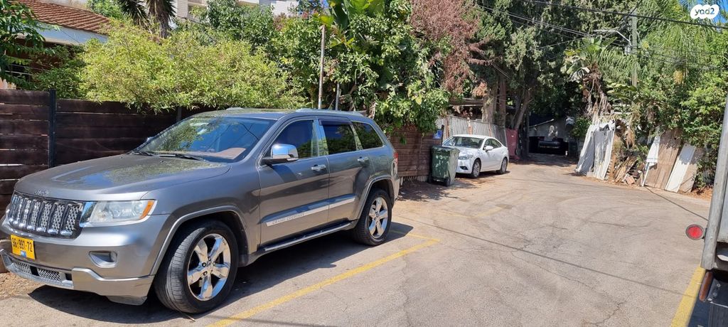 מודעת רכב ג'יפ גרנד צ'ירוקי