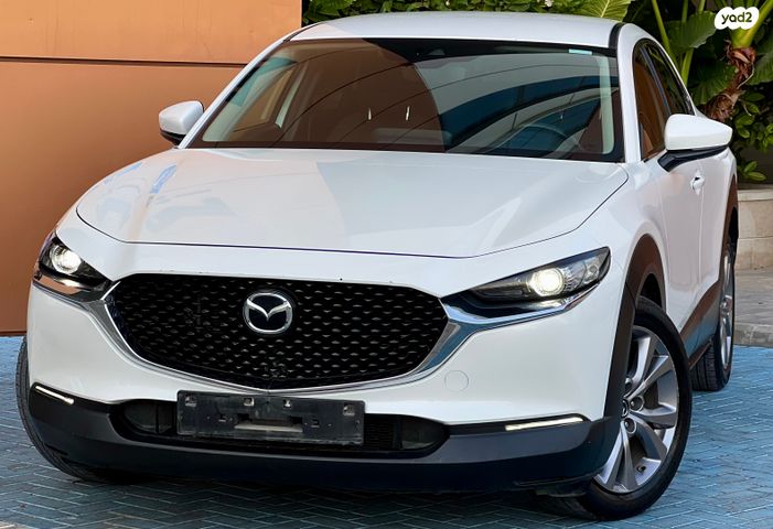 מודעת רכב מאזדה CX-30