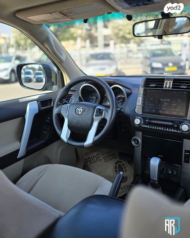 טויוטה לנד קרוזר