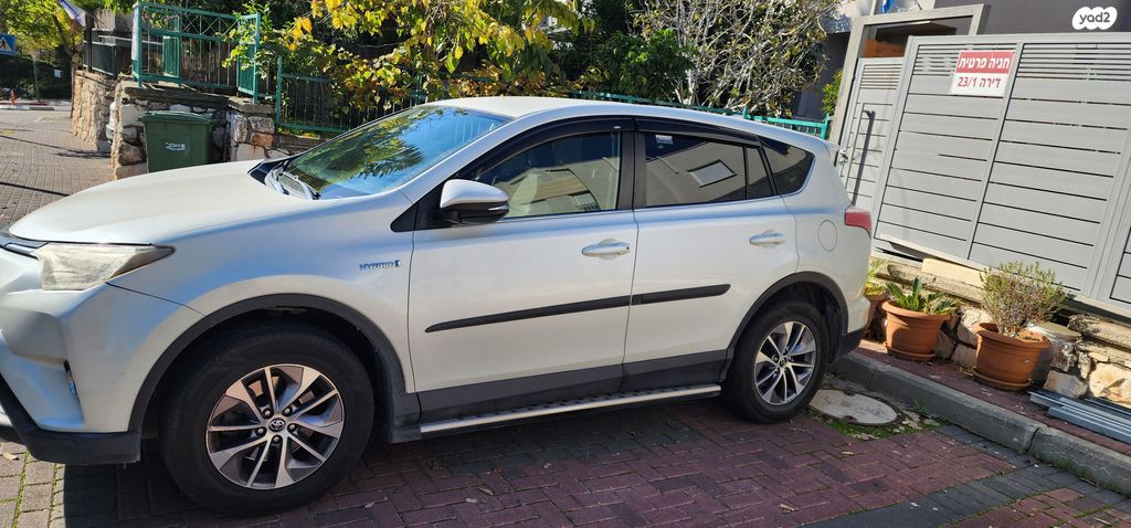 מודעת רכב טויוטה RAV4