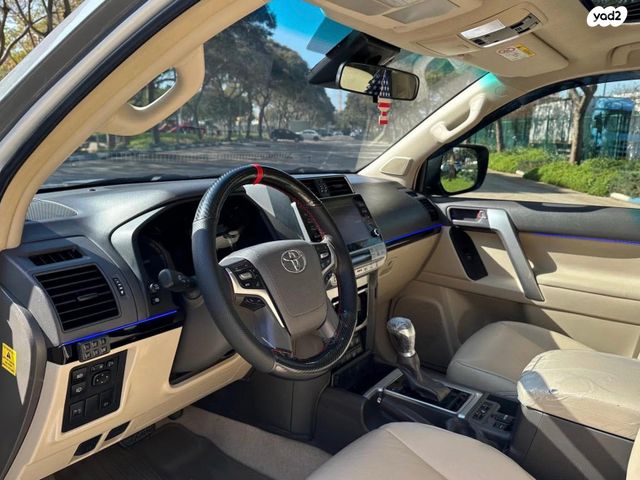 טויוטה לנד קרוזר