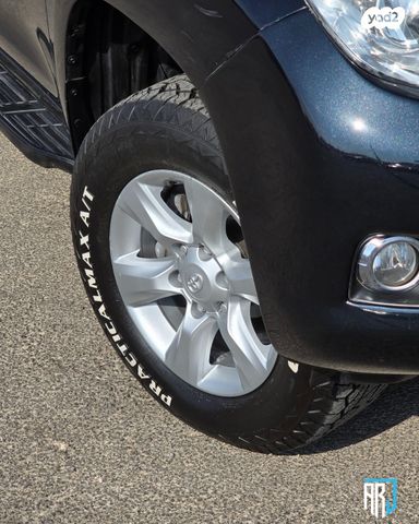 טויוטה לנד קרוזר