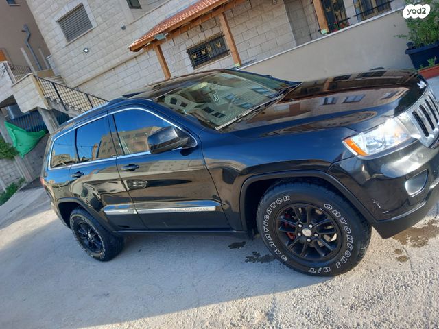 מודעת רכב ג'יפ גרנד צ'ירוקי