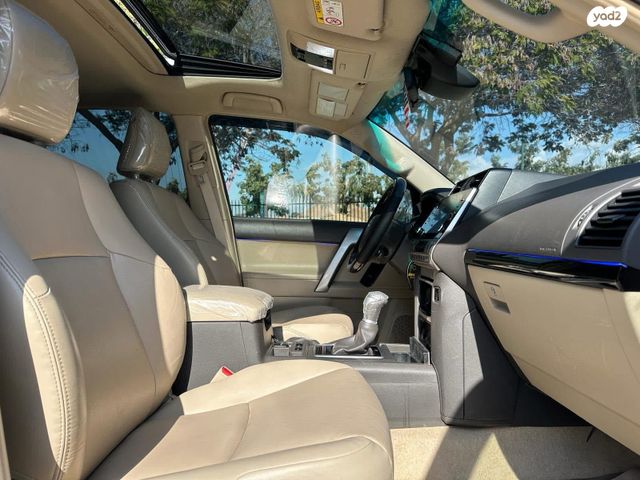 טויוטה לנד קרוזר