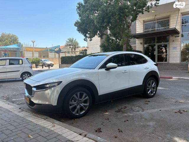 מודעת רכב מאזדה CX-30
