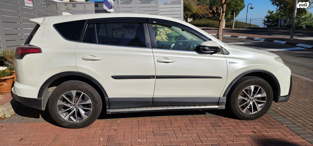 טויוטה RAV4