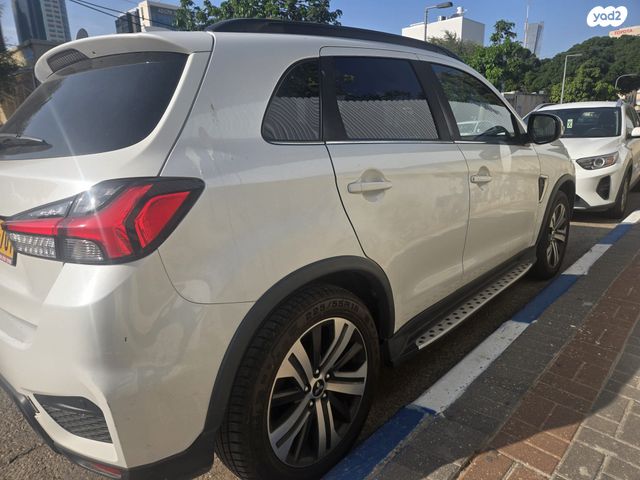 מודעת רכב מיצובישי ASX