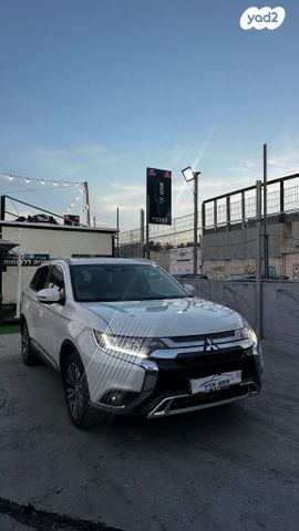 מיצובישי אאוטלנדר