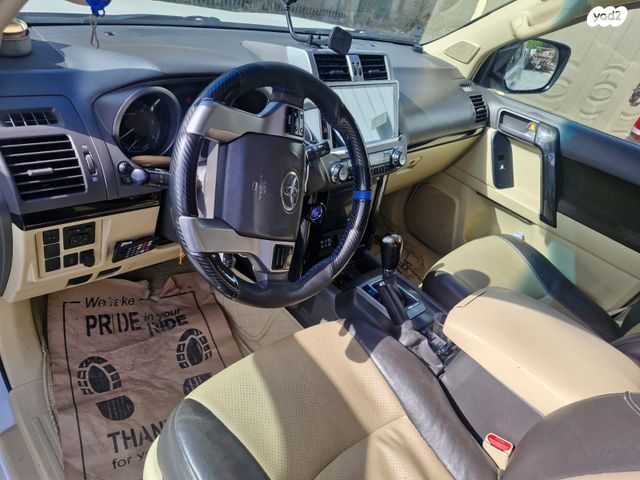 טויוטה לנד קרוזר