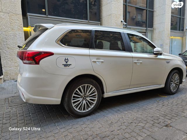 מיצובישי אאוטלנדר