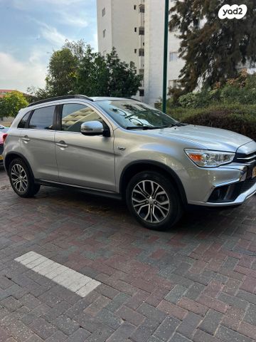 מודעת רכב מיצובישי ASX