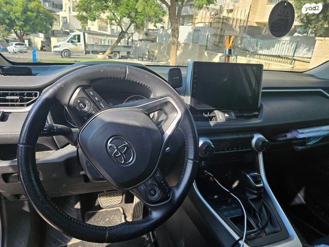 טויוטה RAV4