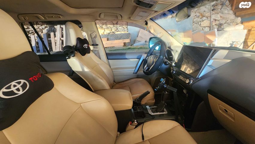 טויוטה לנד קרוזר